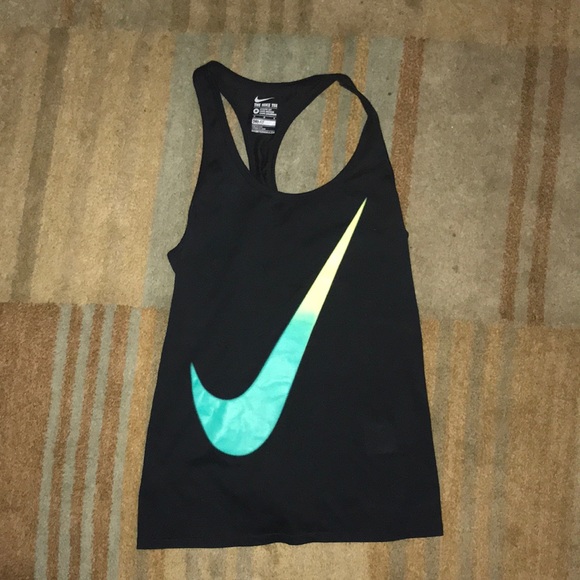 Nike Tops - SALE‼️GREAT CONDITION DRI FIT WOMENS NIKE TANK